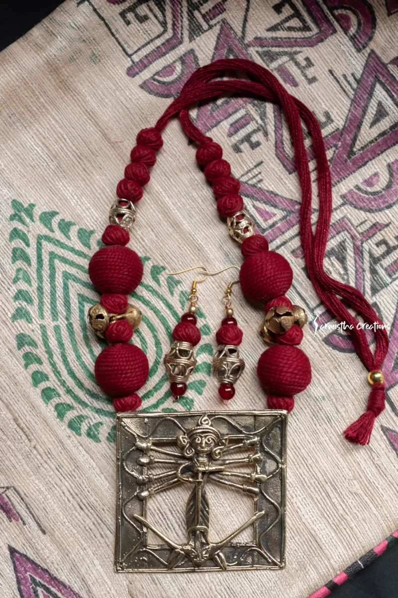 Traditional hand-made Dokra Durga necklace (Square, maroon).