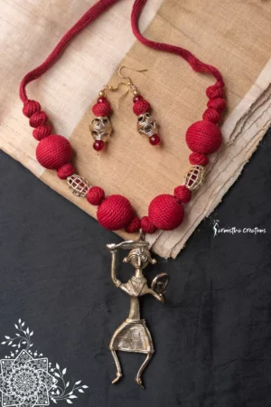 Traditional hand-made Dokra necklace (tribal figure, maroon).