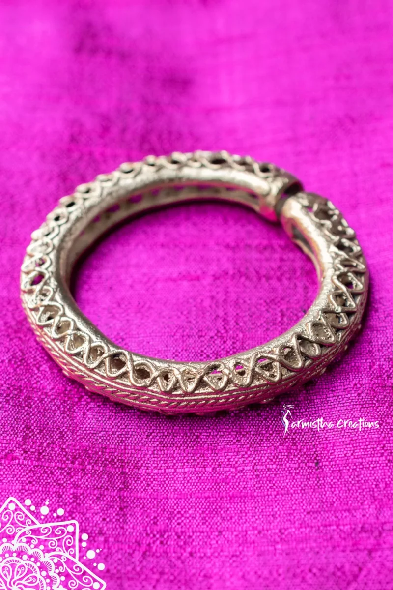 Hand-Made Dokra Bangle (Round, Natural)