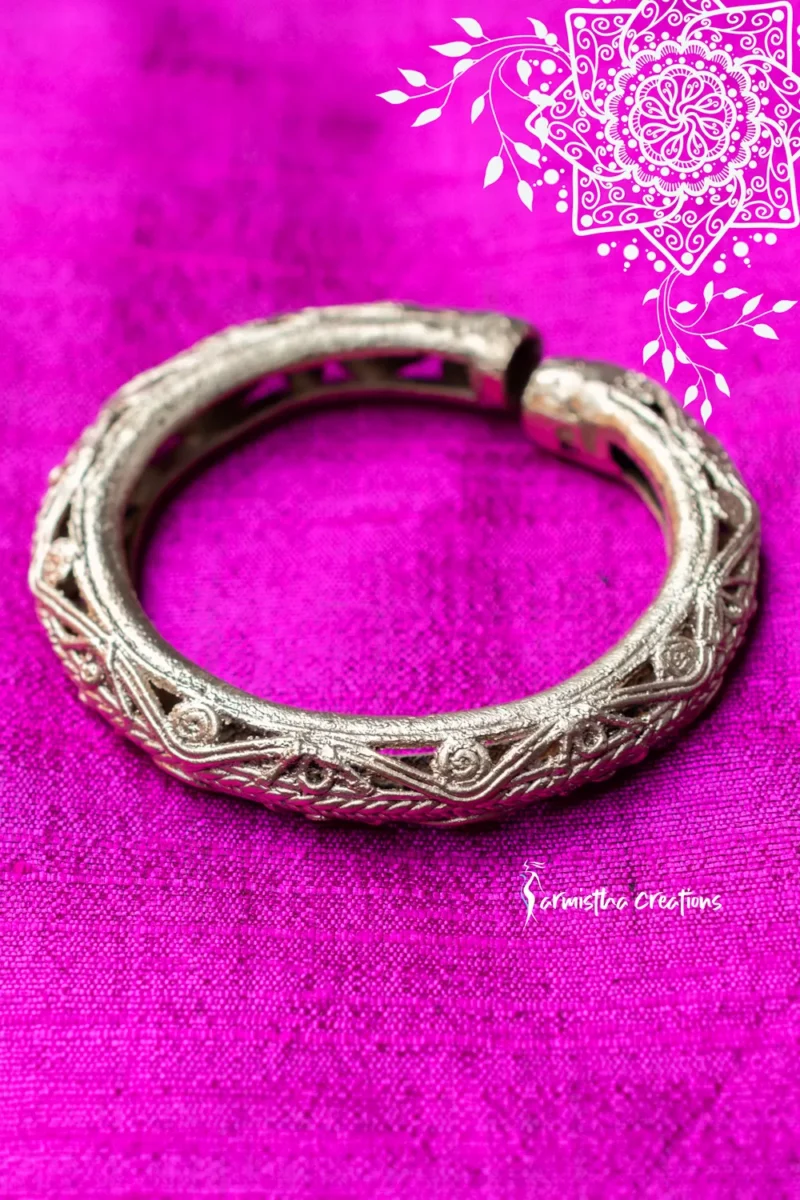 Hand-Made Dokra Bangle (Round, Natural)