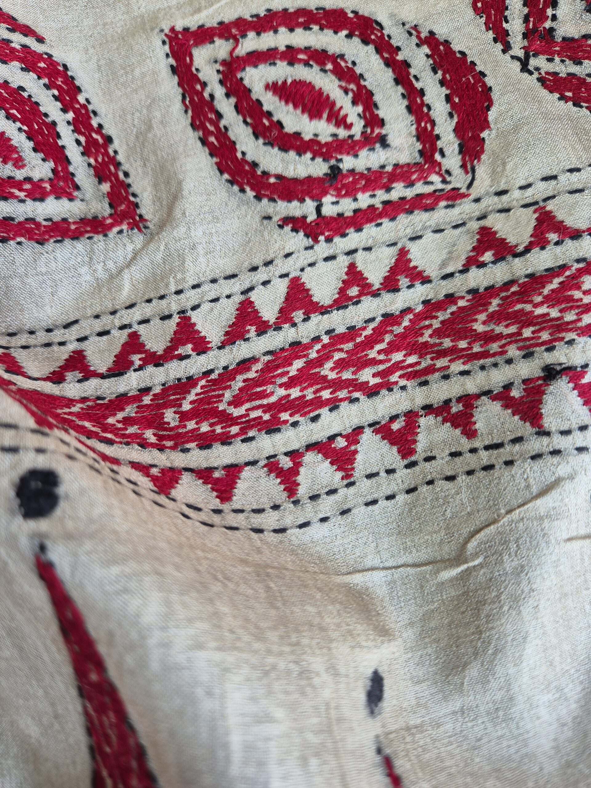 Temple Border & Flower Kantha Stitch on Undyed Pure Tussar - Image 5
