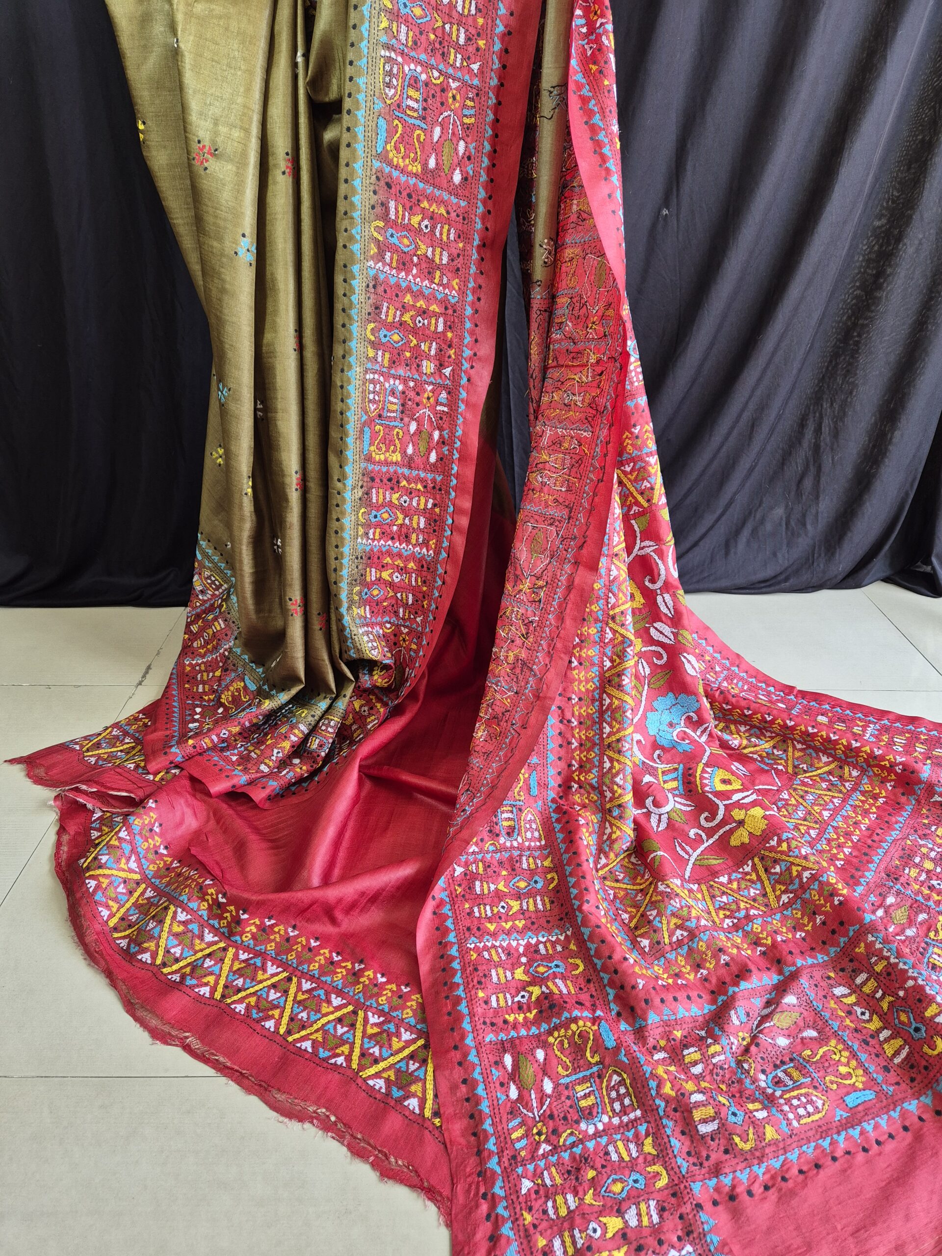 Stunning Kantha Stitch Saree on Pure Tussar (Mehendi Green & Red) - Image 2